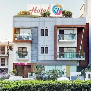 91 Golf Course Road Hotel