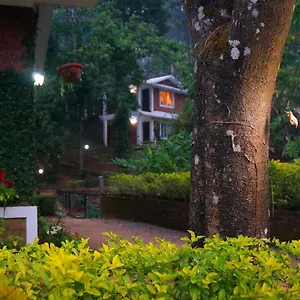 *** Hotel Falling Waters India