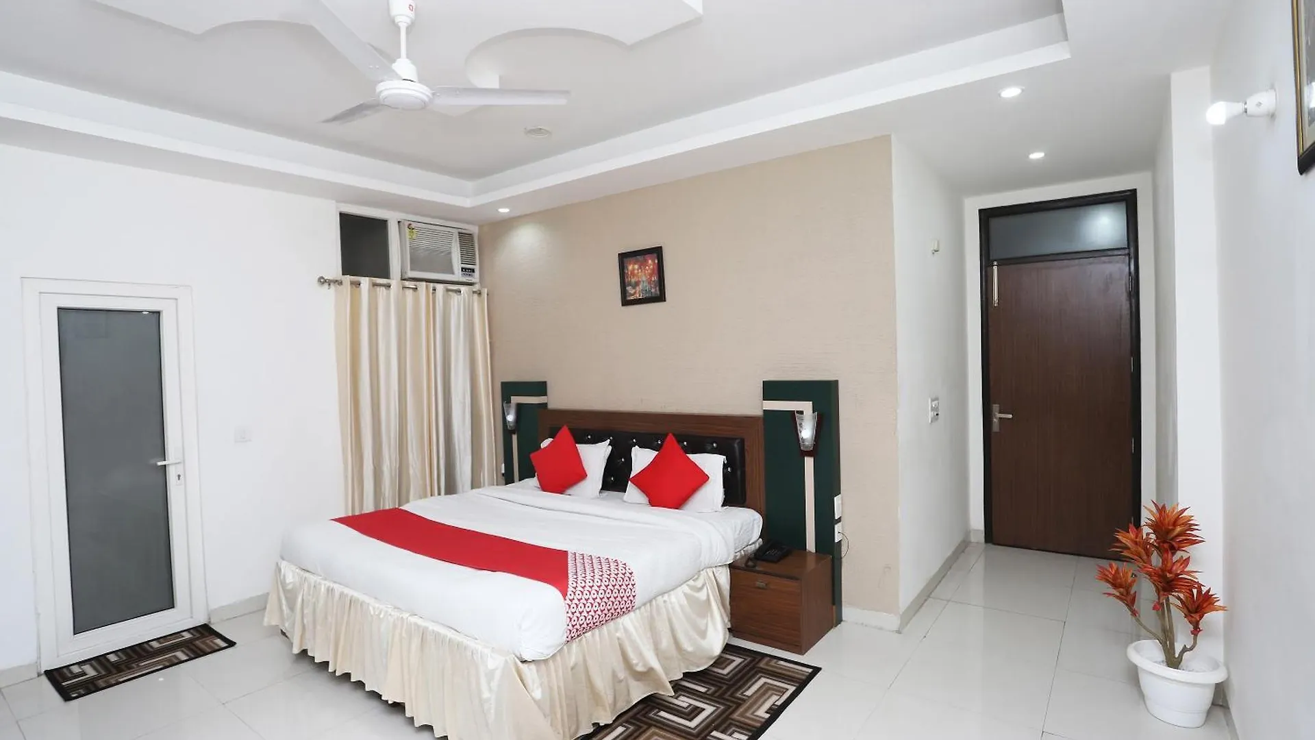 *** Hotel Super Capital O Levanti Near Aravali Biodiversity Park Gurgaon India
