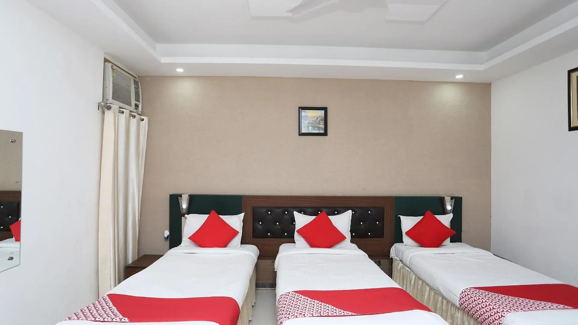 *** Hotel Super Capital O Levanti Near Aravali Biodiversity Park Gurgaon India