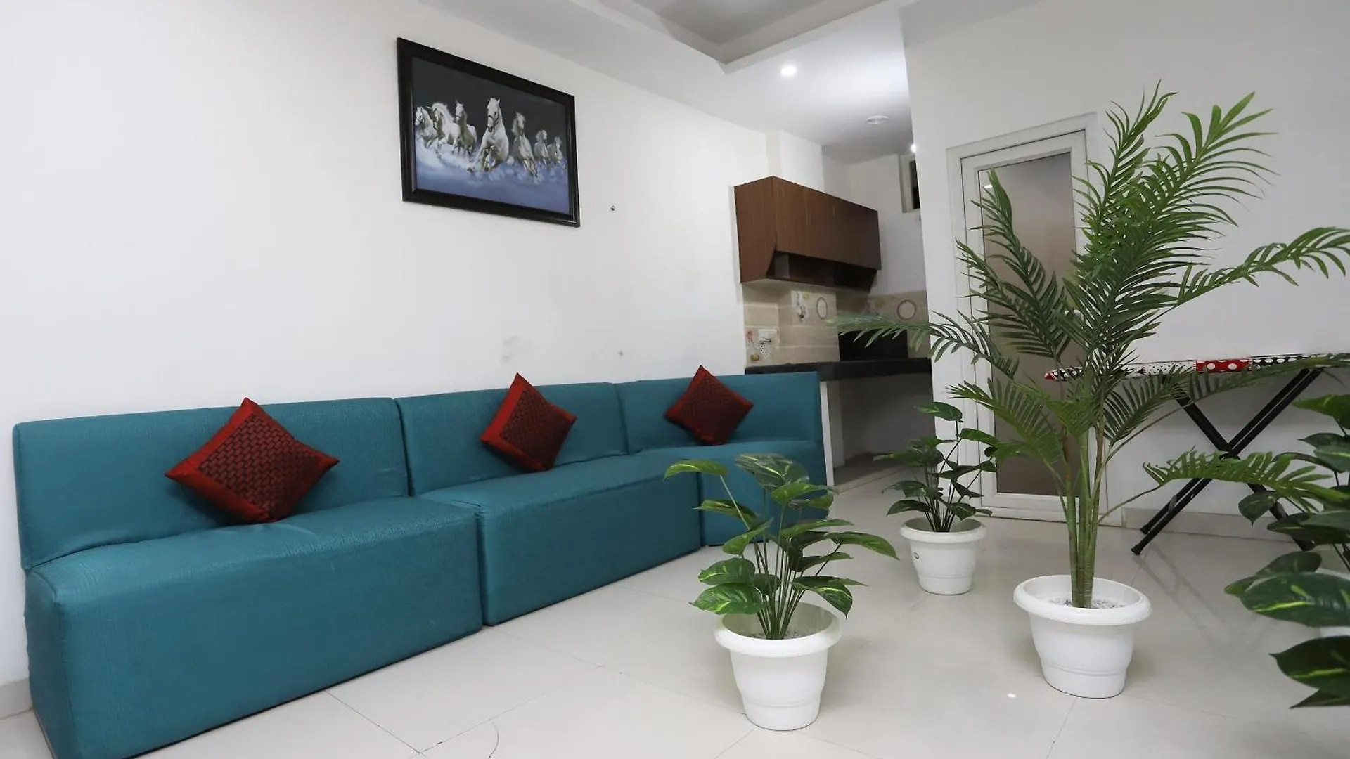 Hotel Super Capital O Levanti Near Aravali Biodiversity Park Gurgaon